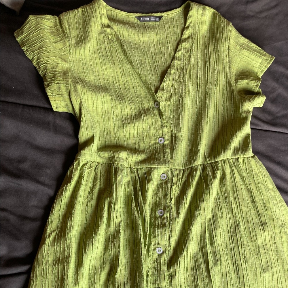 Selling this beautiful green dress size small fits medium knee length